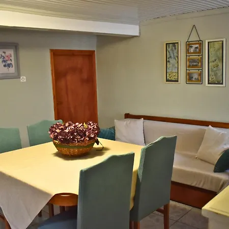Mary's Corner * לימנריה